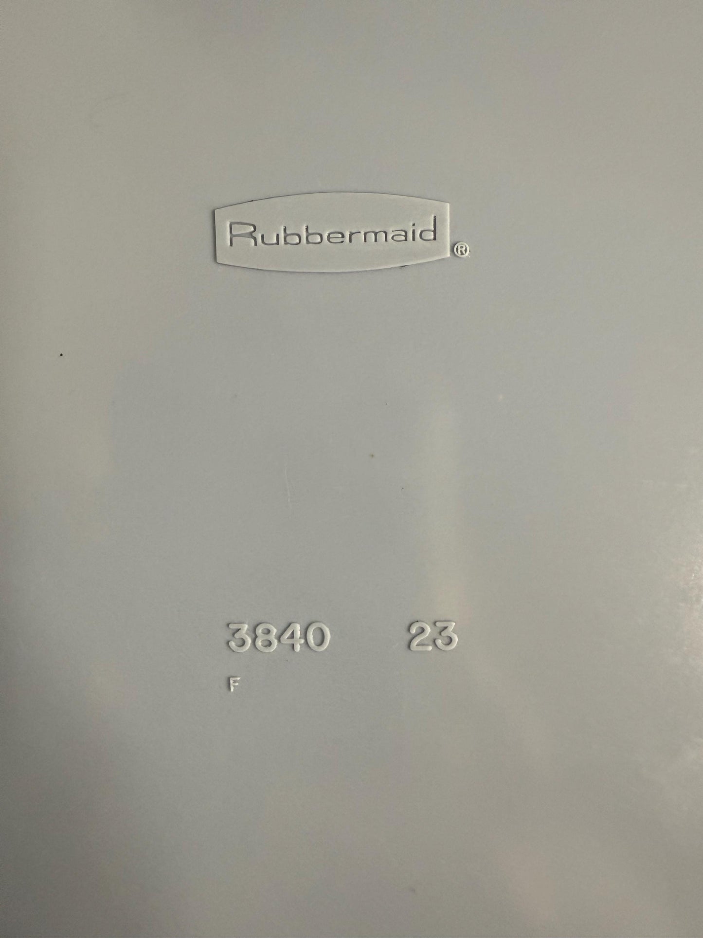 Vintage Rubbermaid plates and bowls