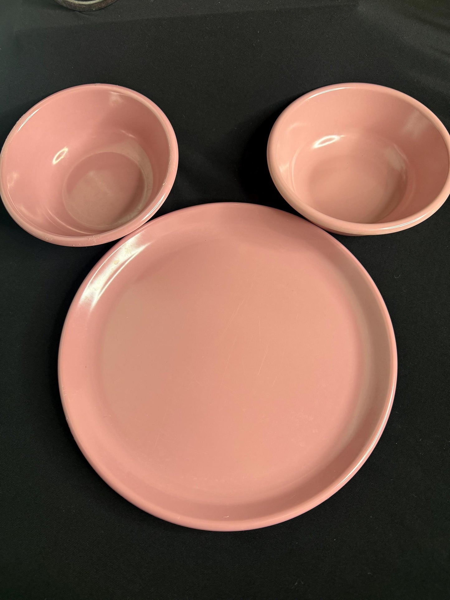 Vintage Rubbermaid plates and bowls