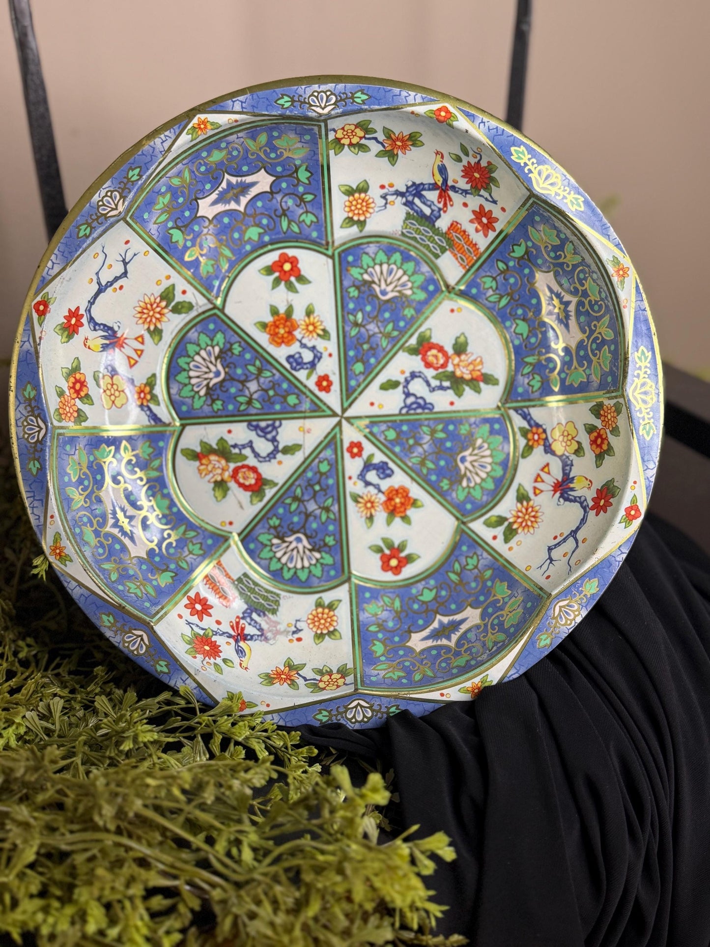 Vintage Daher Round Tin Plate 10”