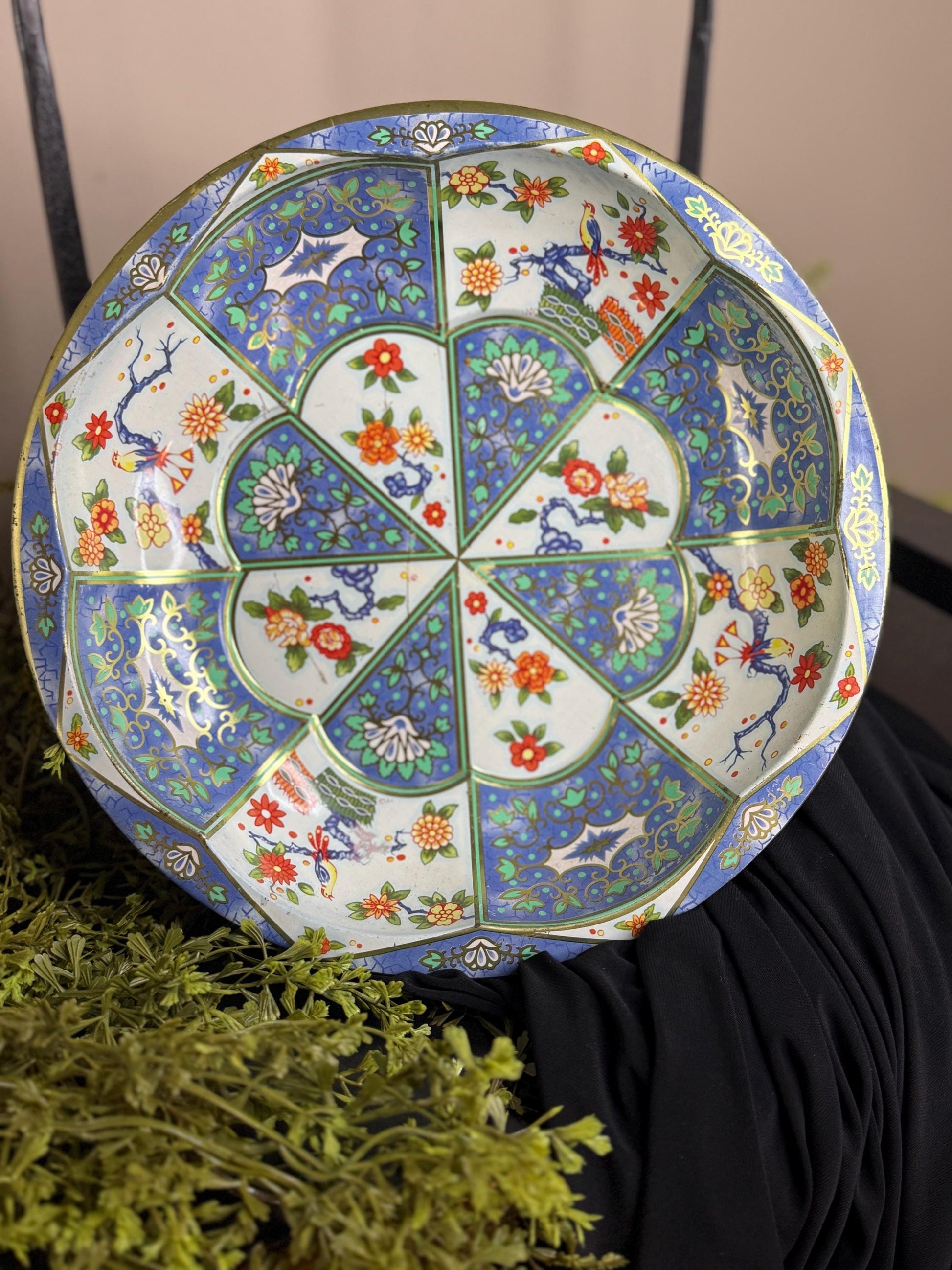 Vintage Daher Round Tin Plate 10”