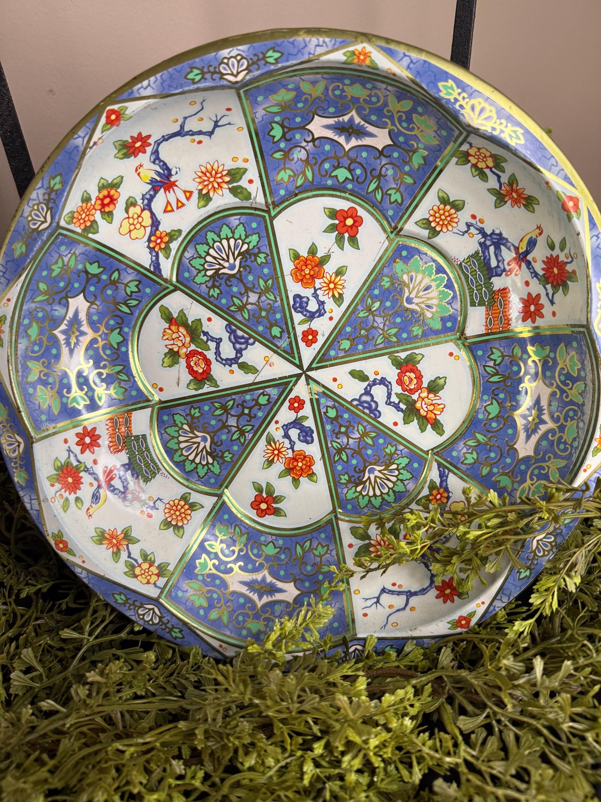 Vintage Daher Round Tin Plate 10”