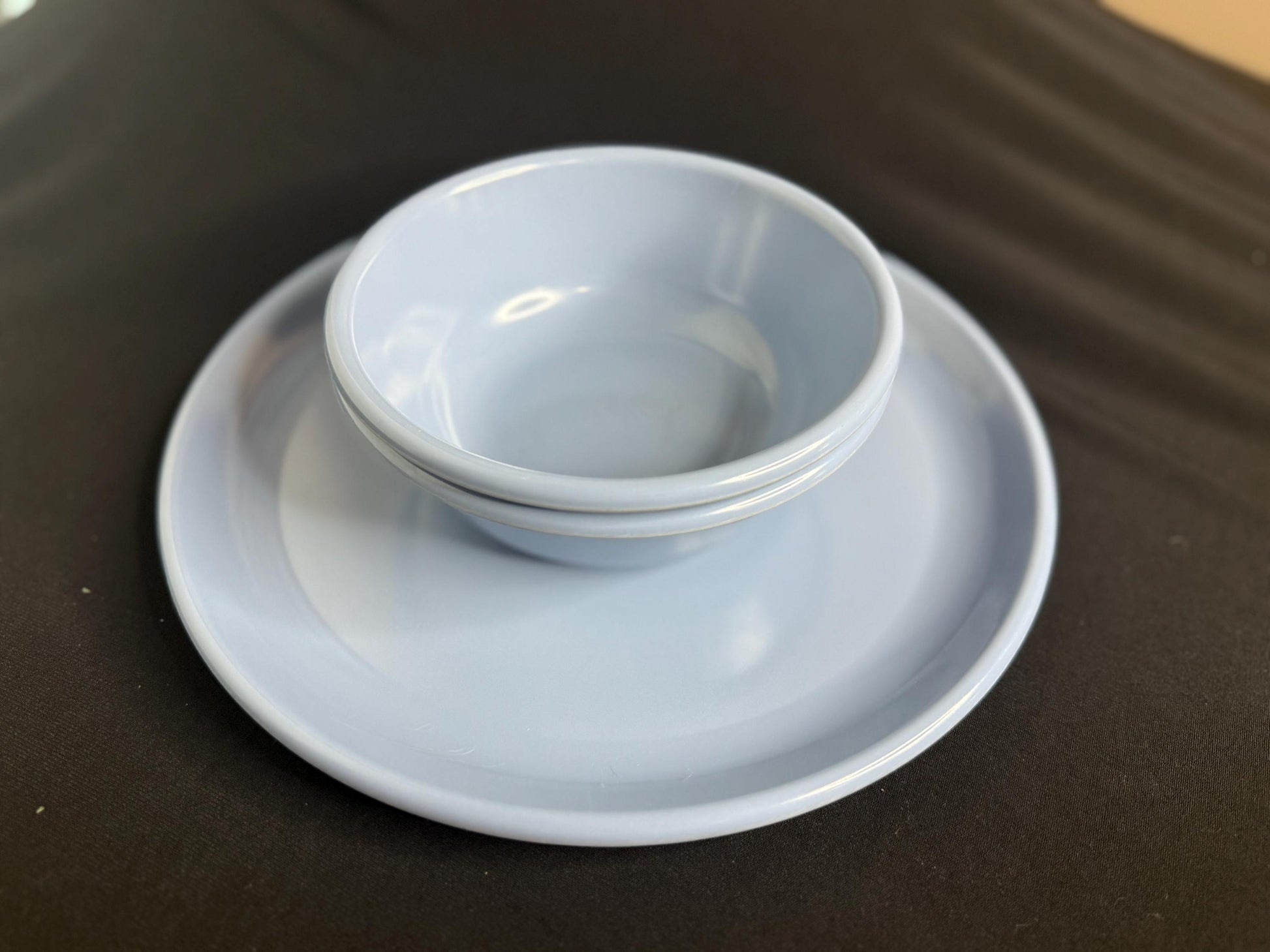 Vintage Rubbermaid plates and bowls