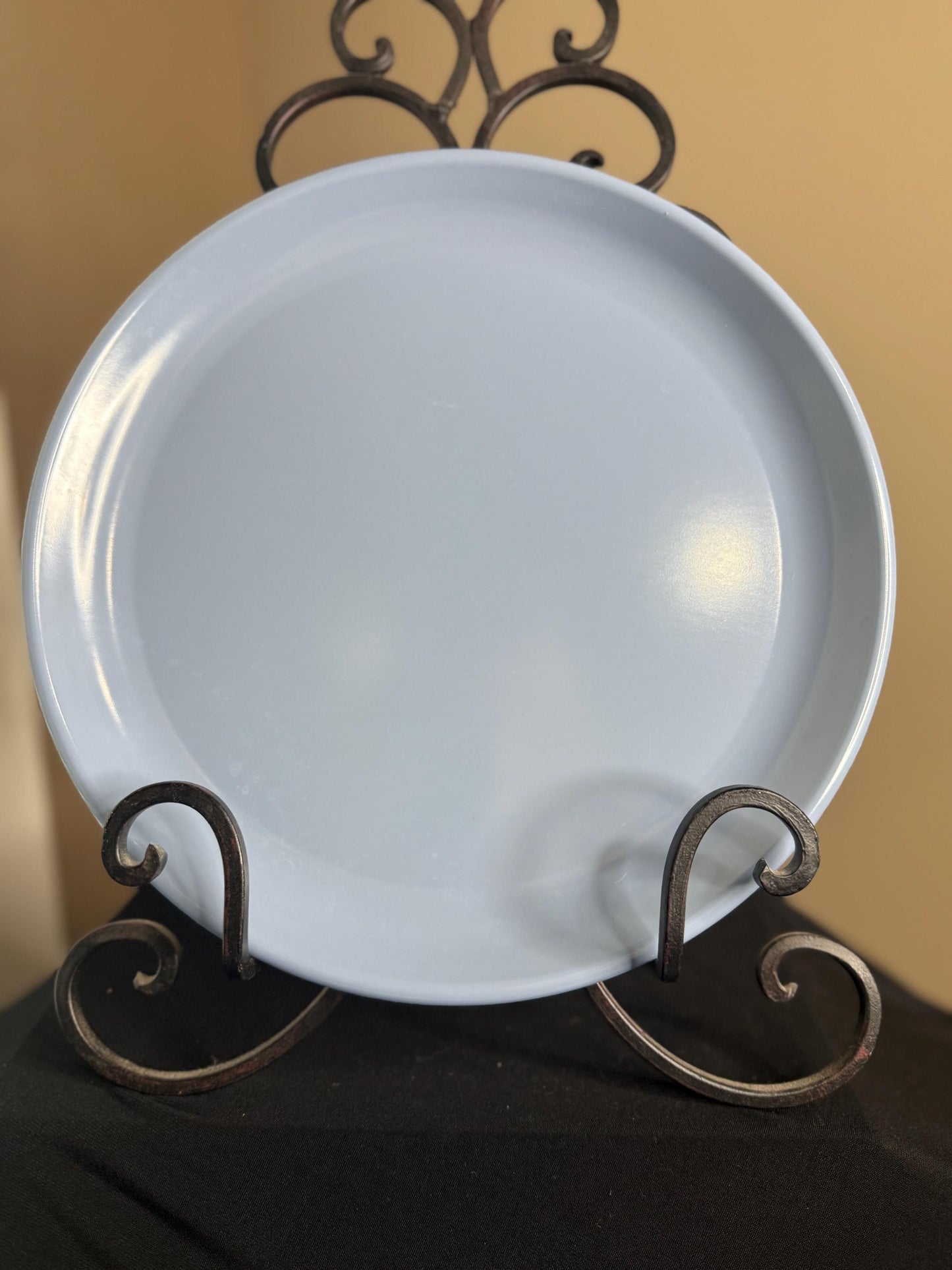 Vintage Rubbermaid plates and bowls
