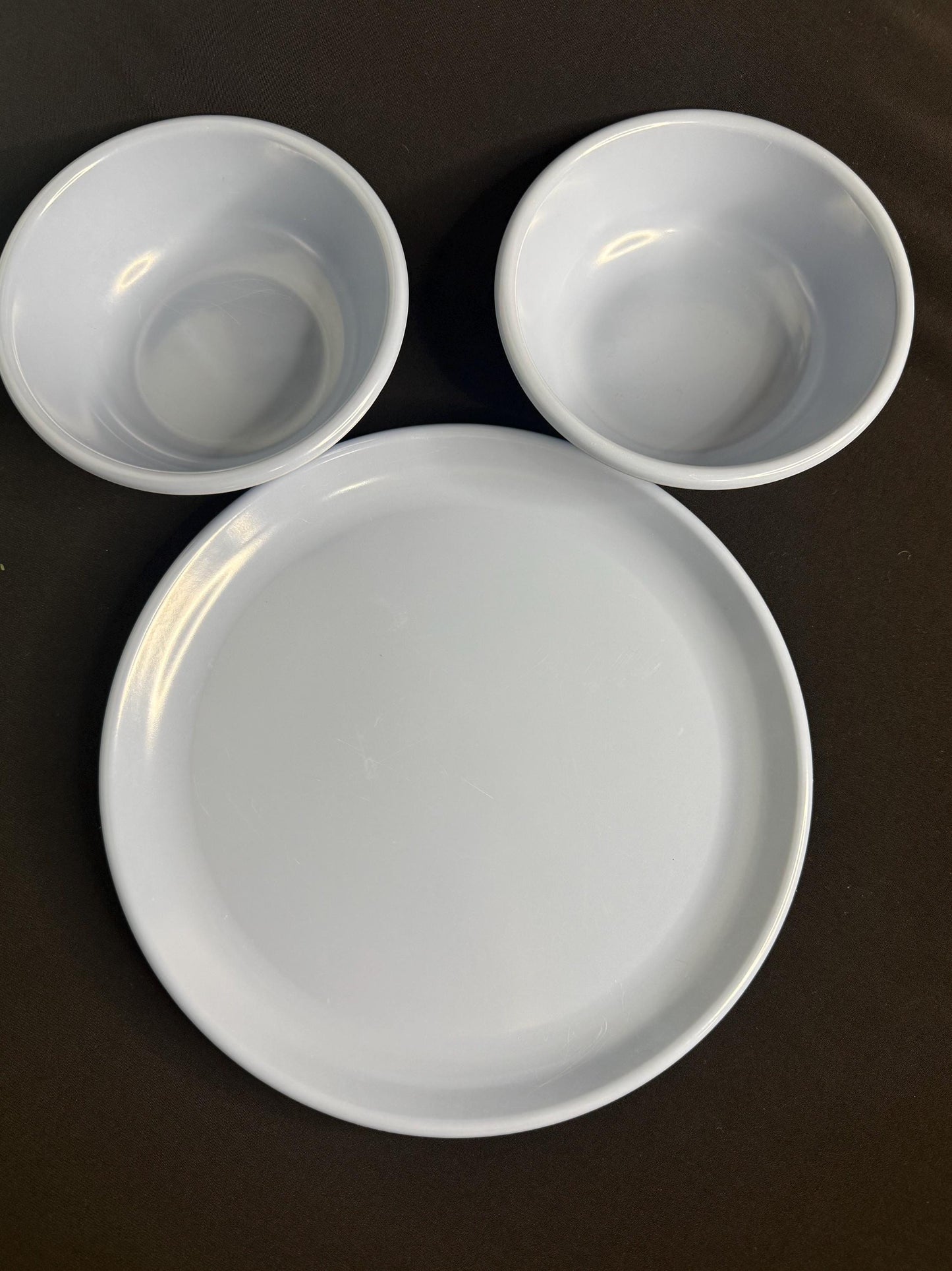 Vintage Rubbermaid plates and bowls