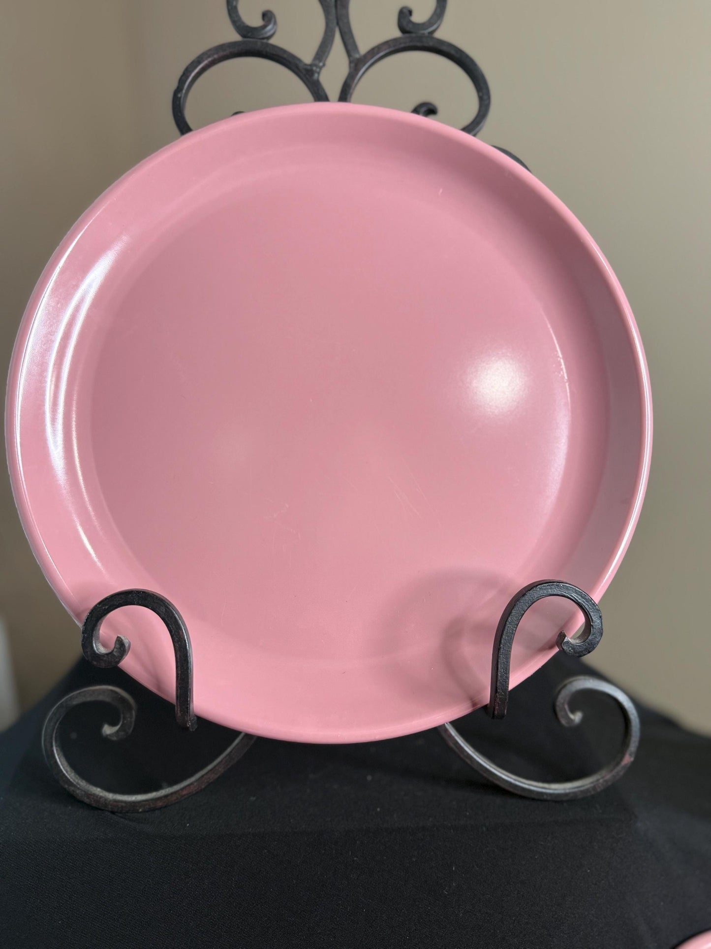 Vintage Rubbermaid plates and bowls