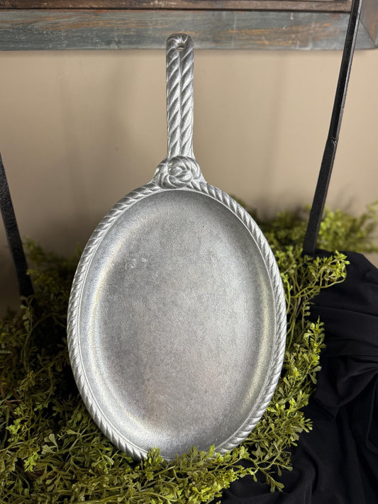 Wilton Armetale gourmet grill ware sizzle platter with rope pattern handle
