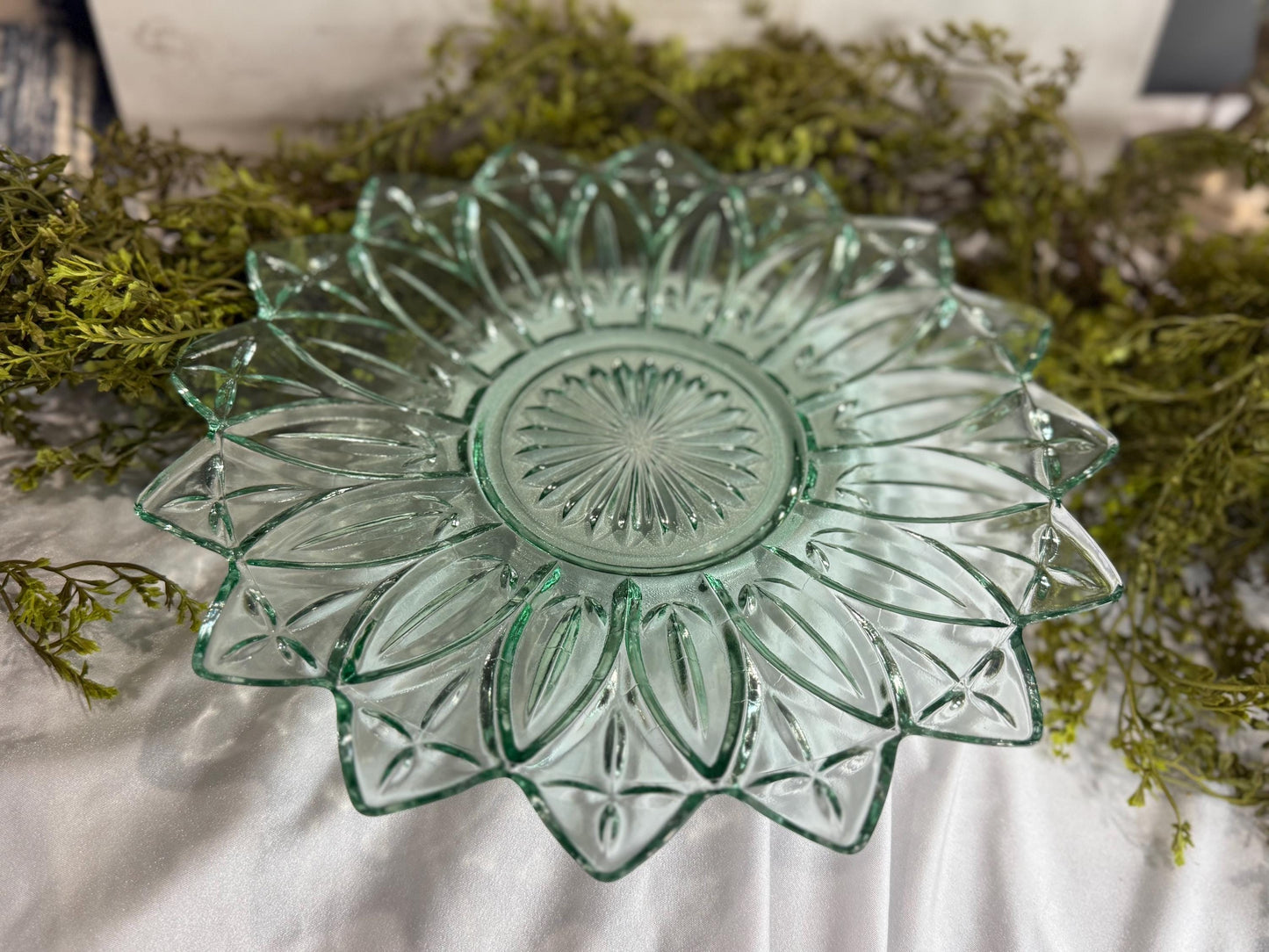 Vintage teal Federal Glass petal pattern 11.5” plate